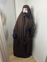 Charger l&#39;image dans la galerie, Ensemble abaya + khimar avec volants - Marron