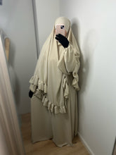 Charger l&#39;image dans la galerie, Ensemble abaya + khimar avec volants - Beige crème