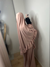 Charger l&#39;image dans la galerie, Ensemble abaya + khimar avec volants - Rose clair