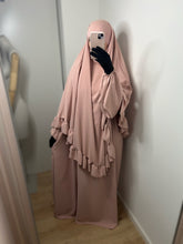 Charger l&#39;image dans la galerie, Ensemble abaya + khimar avec volants - Rose clair