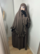 Charger l&#39;image dans la galerie, Ensemble abaya + khimar avec volants - Taupe